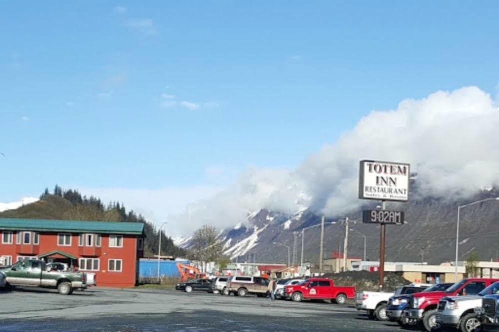 Totem Hotel And Suites Valdez Exterior photo